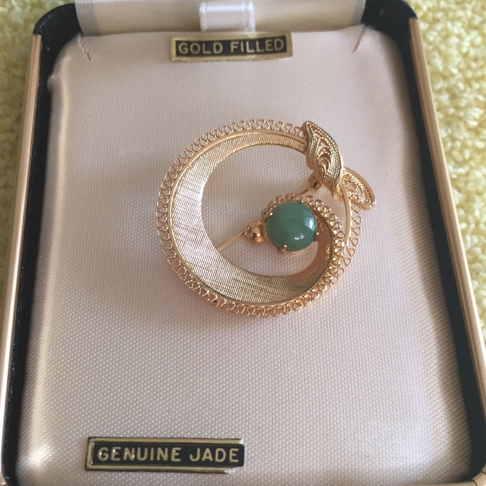 Vintage Brooch with genuine Jade. #133
